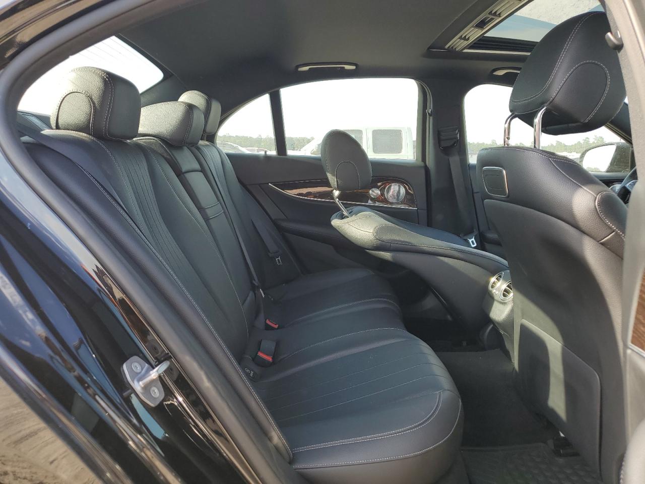 WDDZF6GB1JA401526 2018 Mercedes-Benz E 400 4Matic