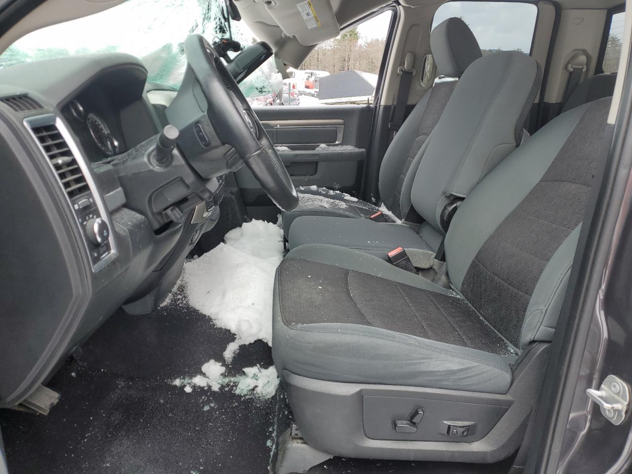 1C6RR7GT3HS815242 2017 Ram 1500 Slt