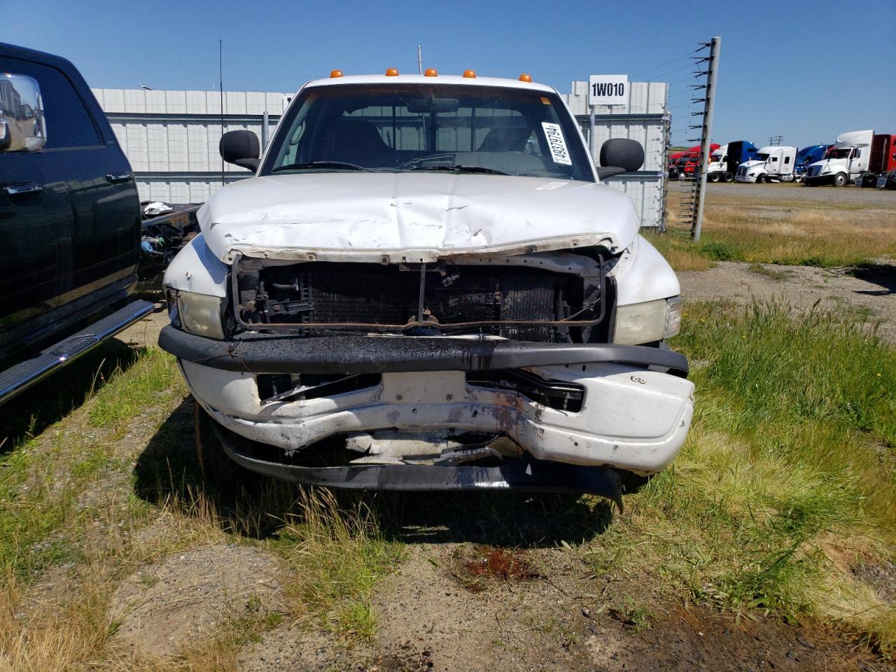 1B7MF33D6WJ136166 1998 Dodge Ram 3500