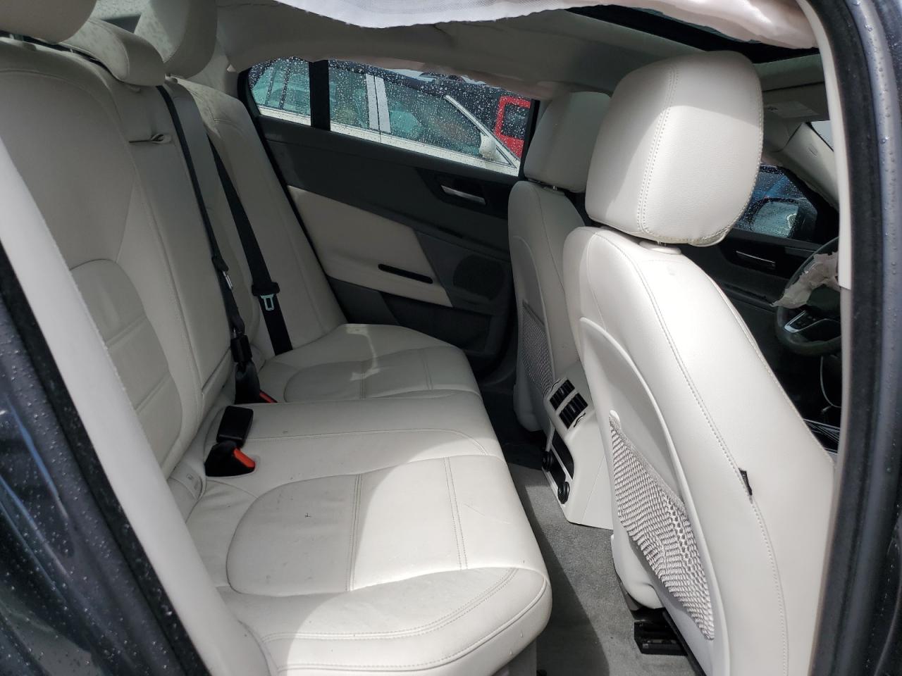SAJAK4EV9JCP22725 2018 Jaguar Xe Prestige