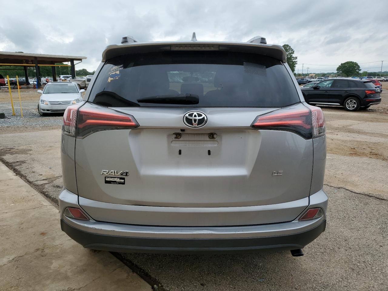 2T3ZFREV9GW302763 2016 Toyota Rav4 Le