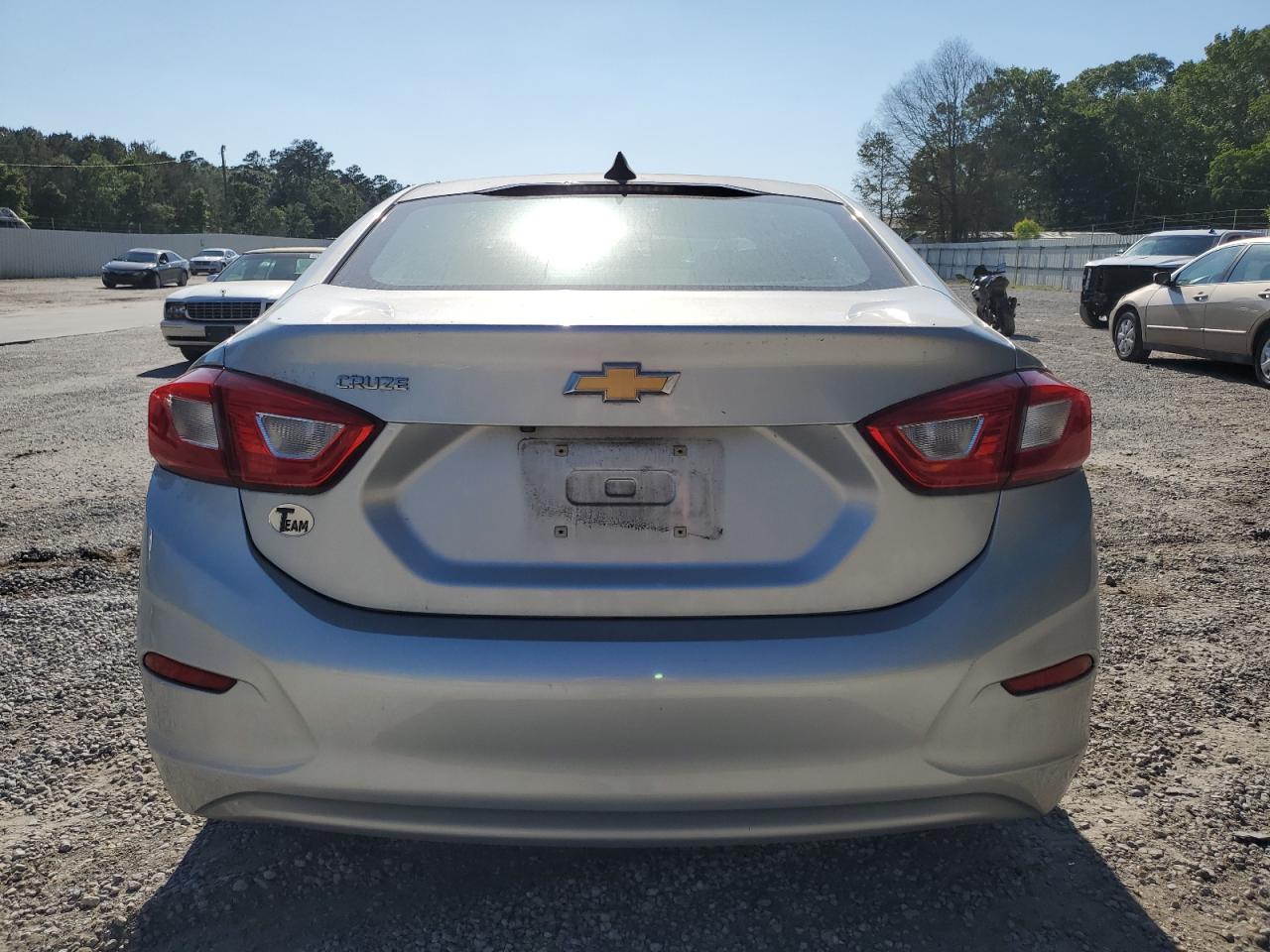 2019 Chevrolet Cruze vin: 1G1BJ5SM2K7104561