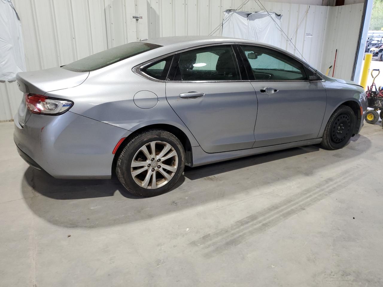 2015 Chrysler 200 Limited vin: 1C3CCCAB0FN666183