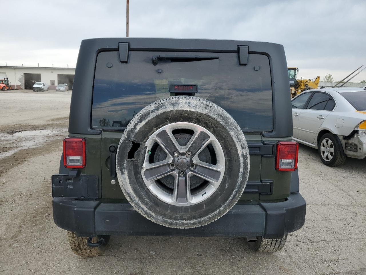 1C4BJWDG2FL671127 2015 Jeep Wrangler Unlimited Sport