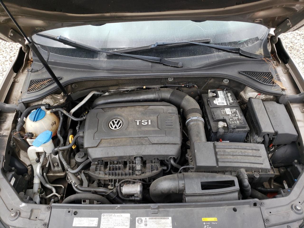 1VWBT7A39FC070196 2015 Volkswagen Passat Se