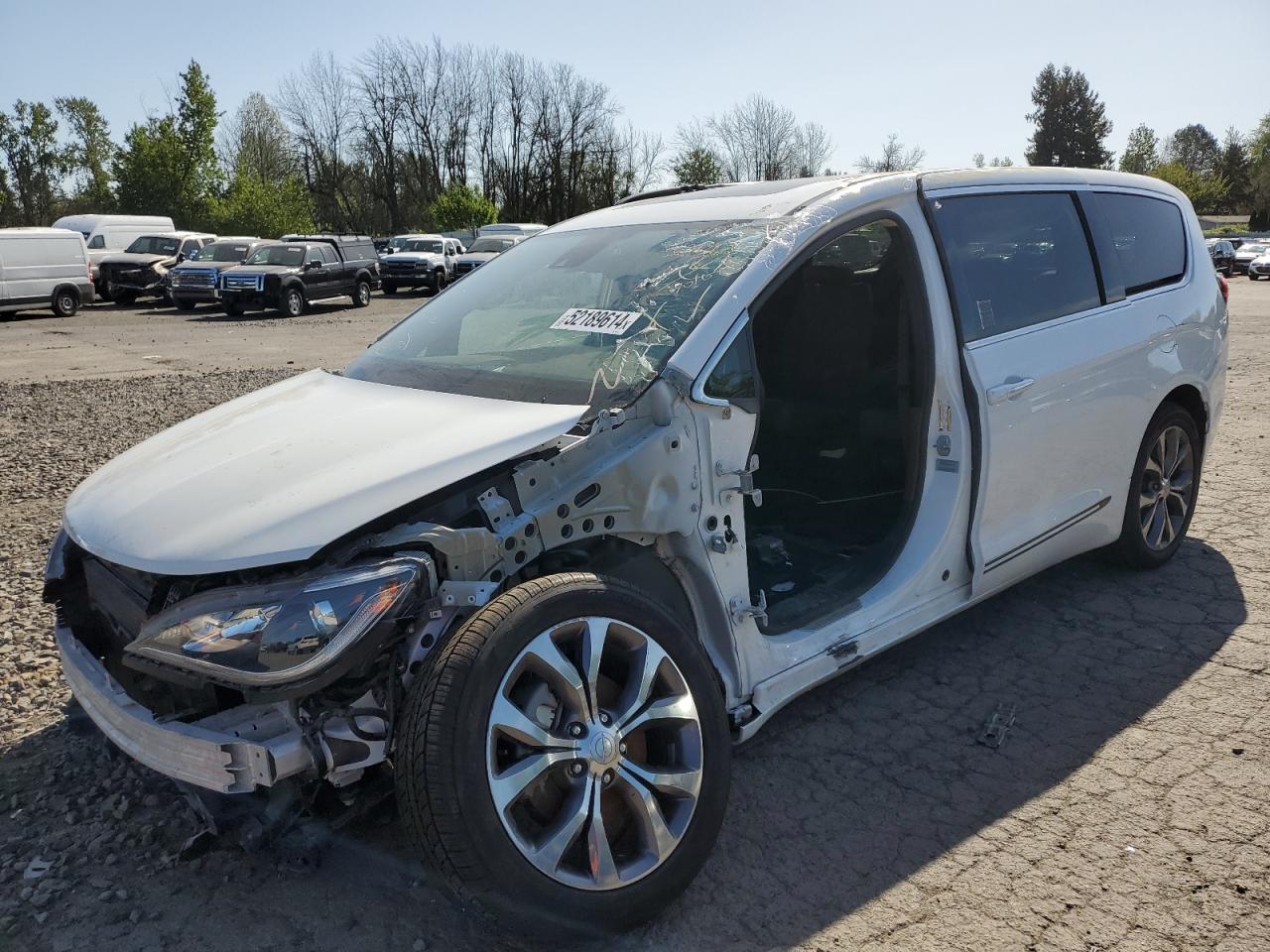 2017 Chrysler Pacifica Limited vin: 2C4RC1GG4HR643301