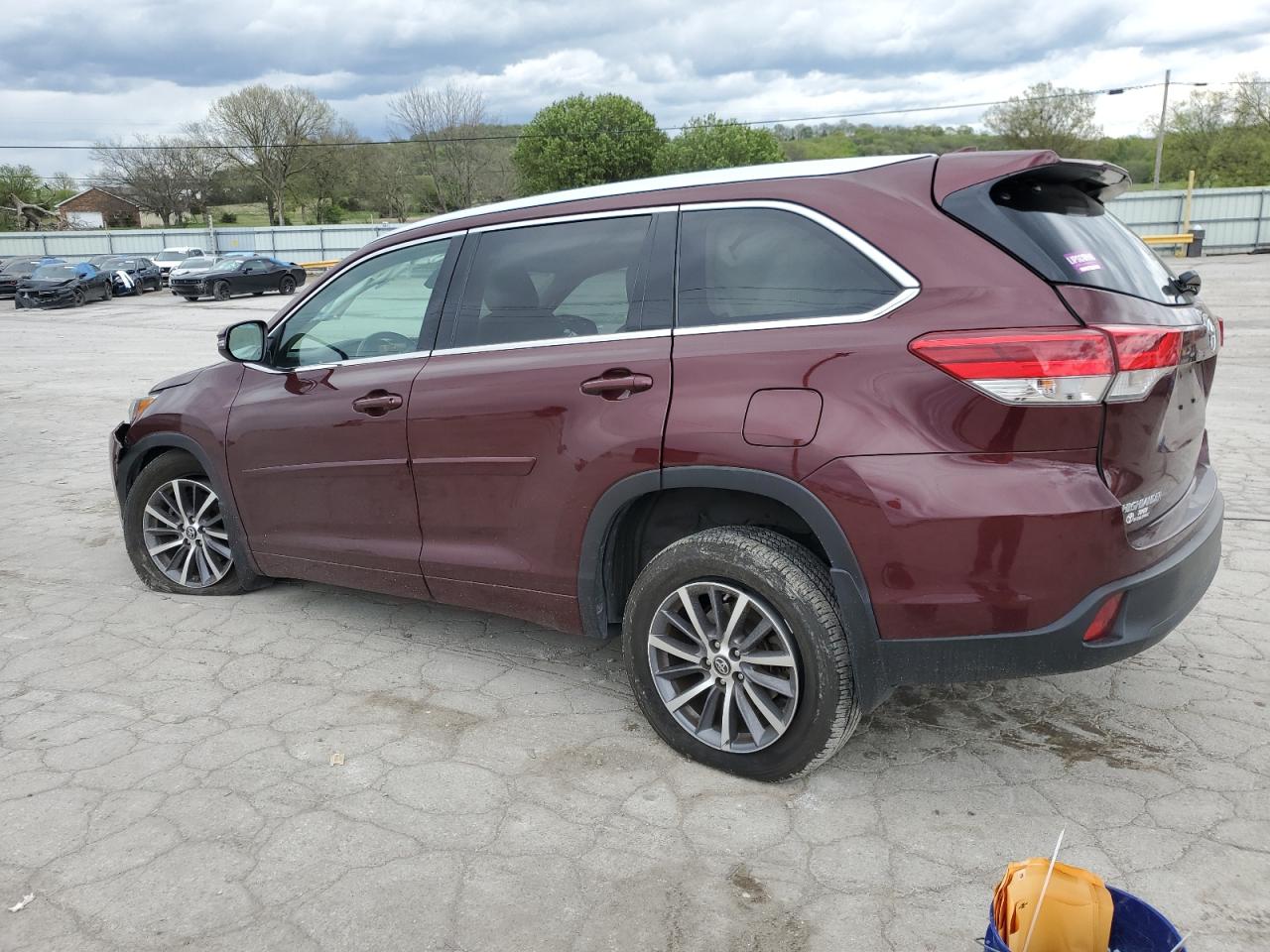 2017 Toyota Highlander Se vin: 5TDKZRFH3HS228681