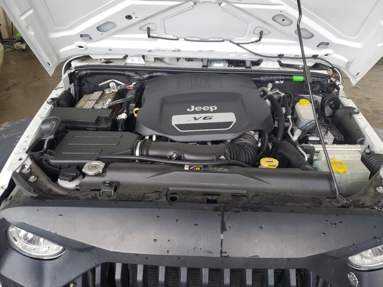 1C4BJWDG0JL853160 2018 Jeep Wrangler Unlimited Sport