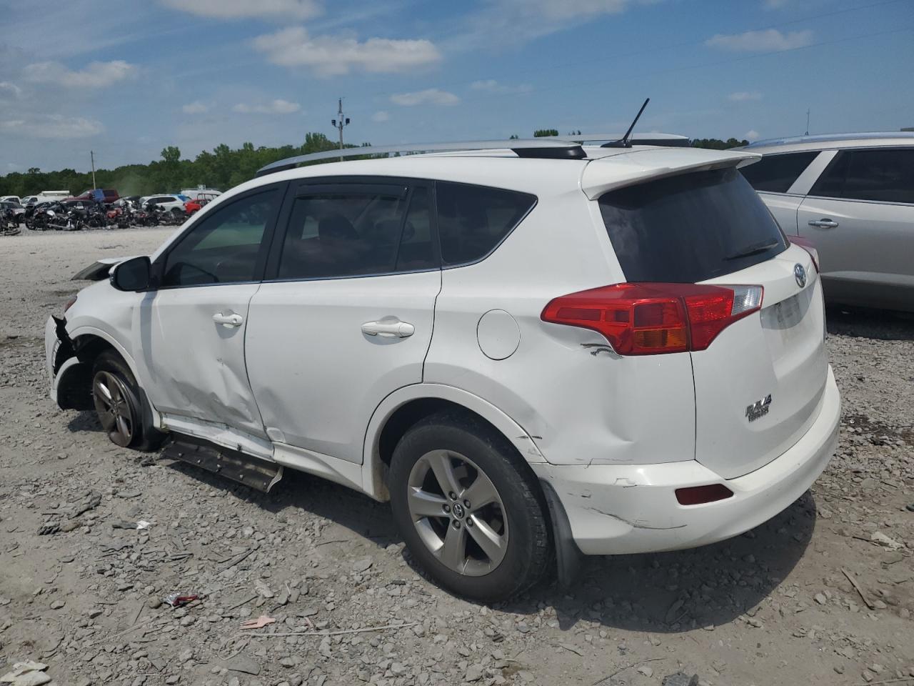 2T3WFREV3FW188616 2015 Toyota Rav4 Xle