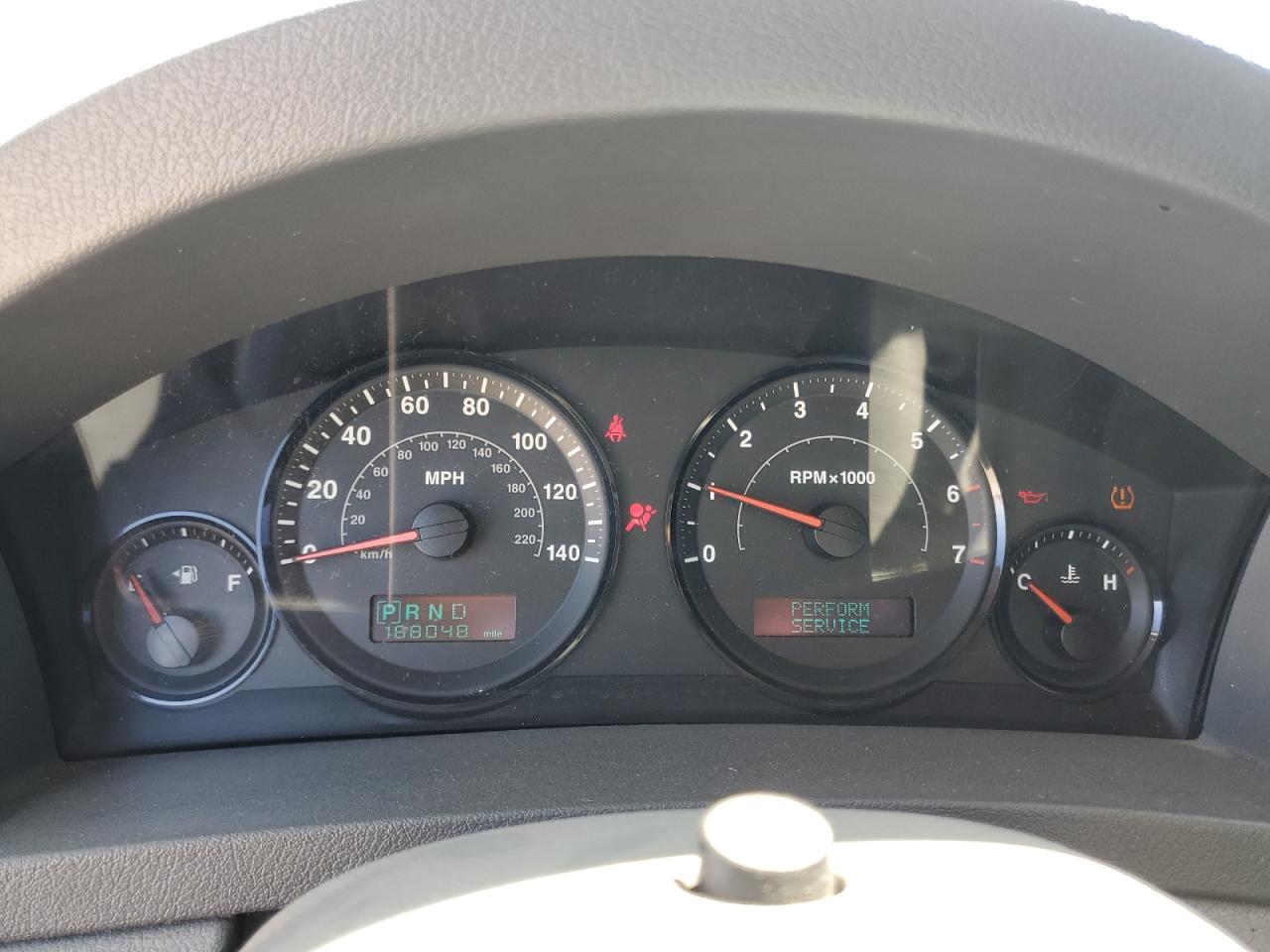 1J4GS48K05C704494 2005 Jeep Grand Cherokee Laredo