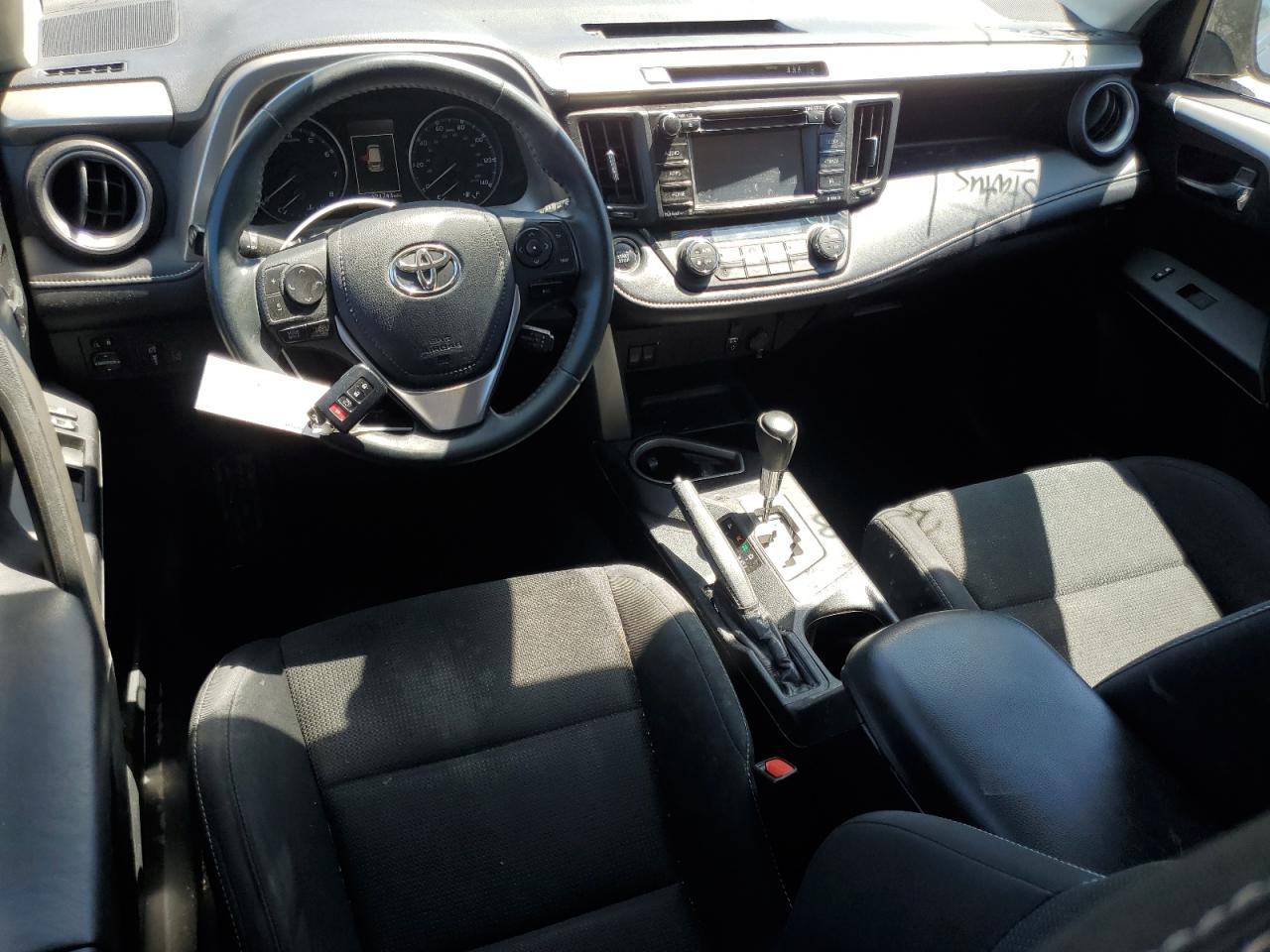 2T3WFREV8HW388362 2017 Toyota Rav4 Xle