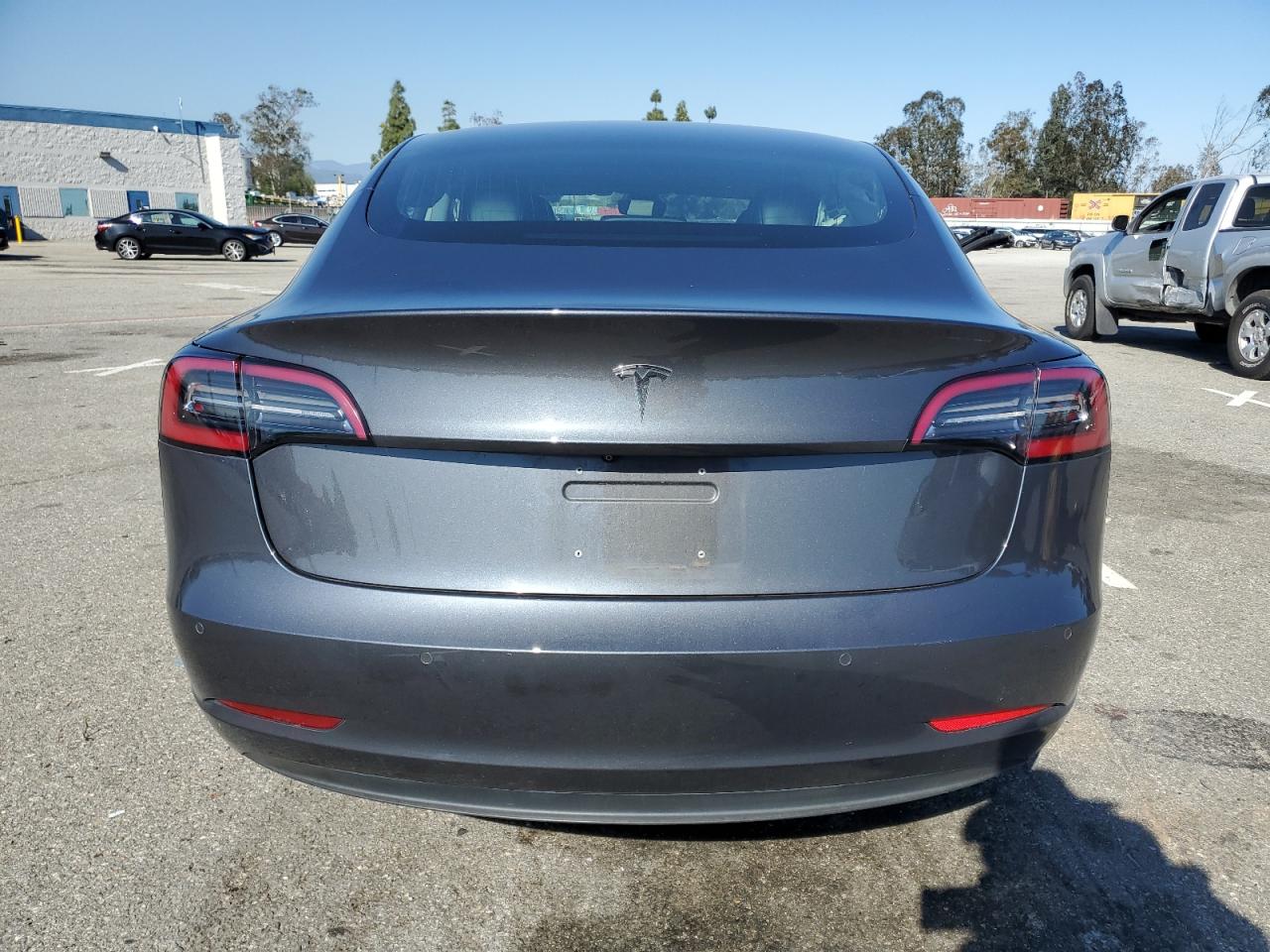 5YJ3E1EA5JF077570 2018 Tesla Model 3