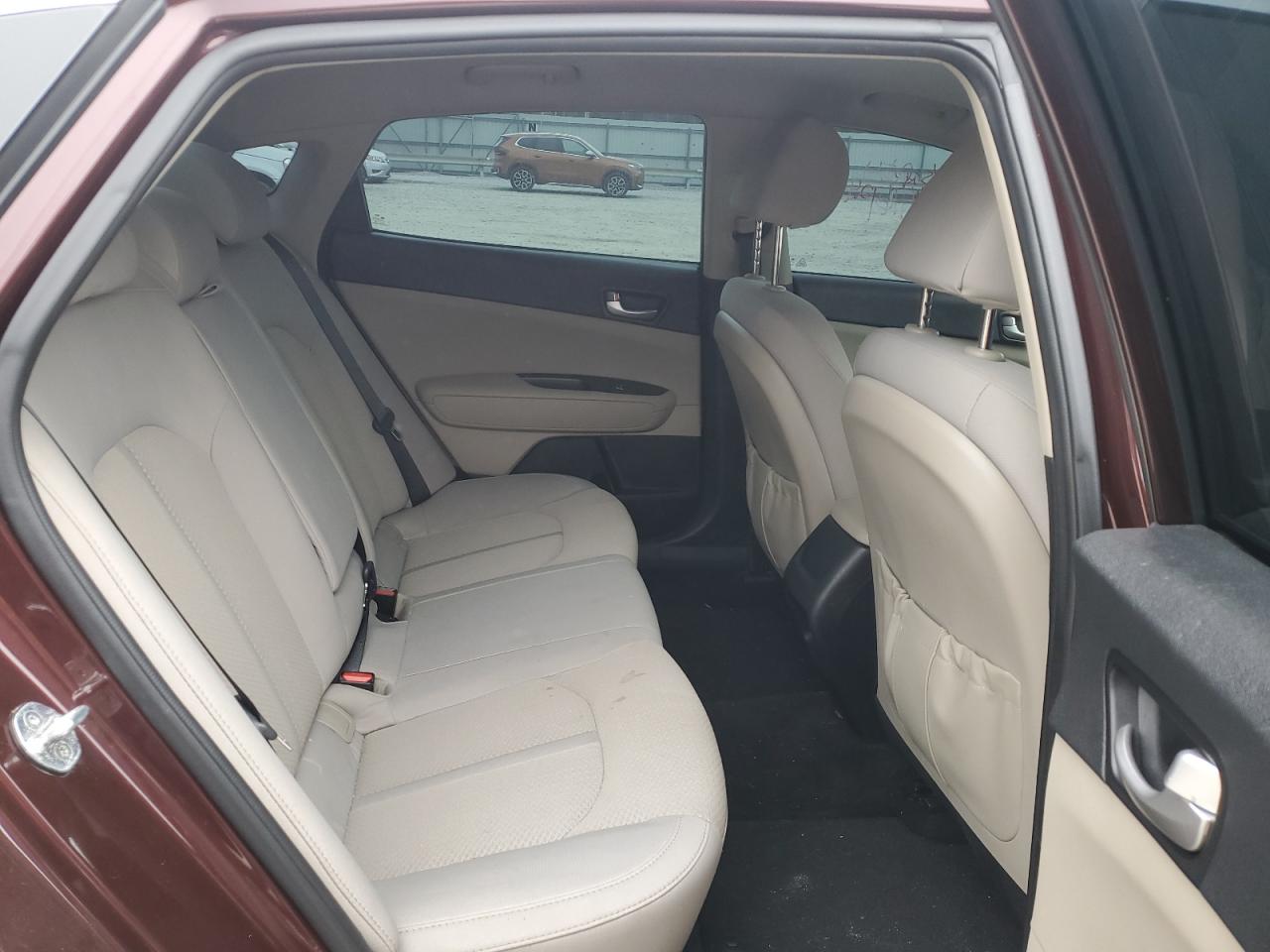 5XXGT4L35JG209964 2018 Kia Optima Lx