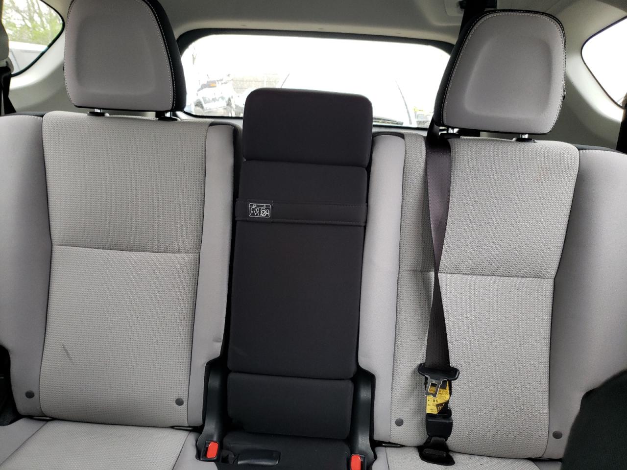 JTMRJREVXHD108966 2017 Toyota Rav4 Hv Le