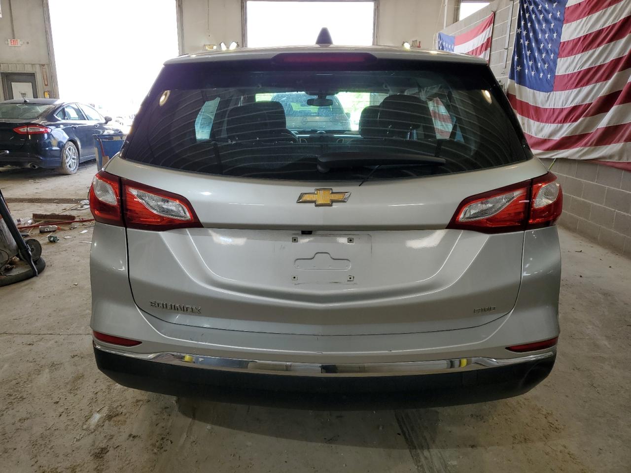 2GNAXREV9J6147104 2018 Chevrolet Equinox Ls