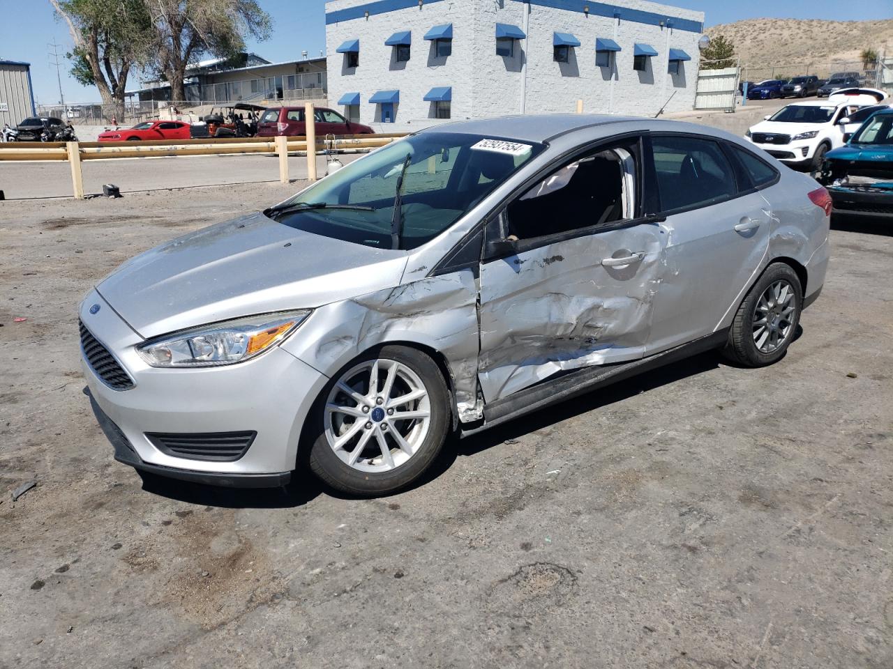 2018 Ford Focus Se vin: 1FADP3F28JL288430