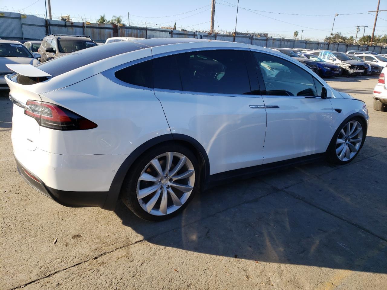 5YJXCAE25HF052047 2017 Tesla Model X