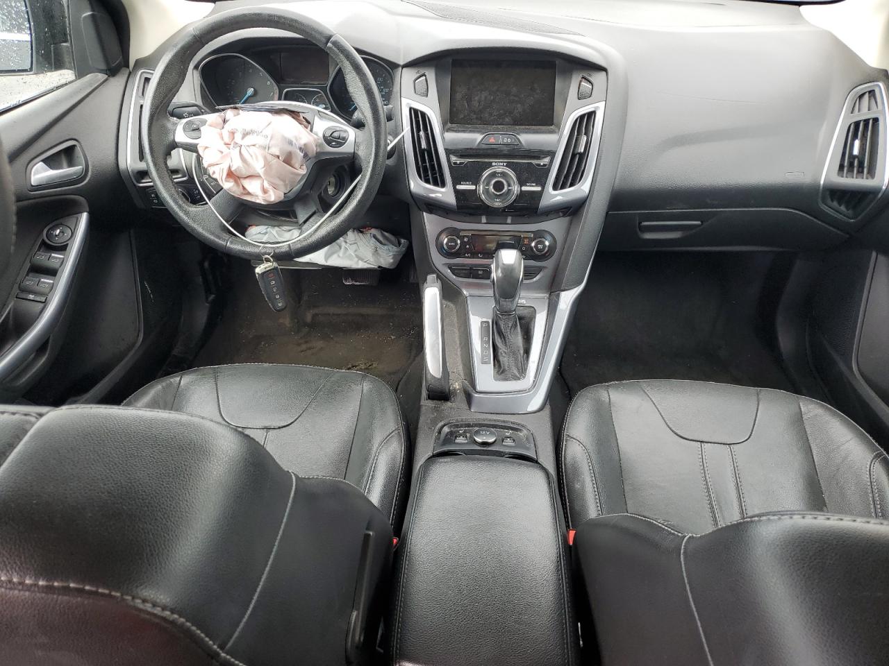 1FADP3J2XEL101802 2014 Ford Focus Titanium