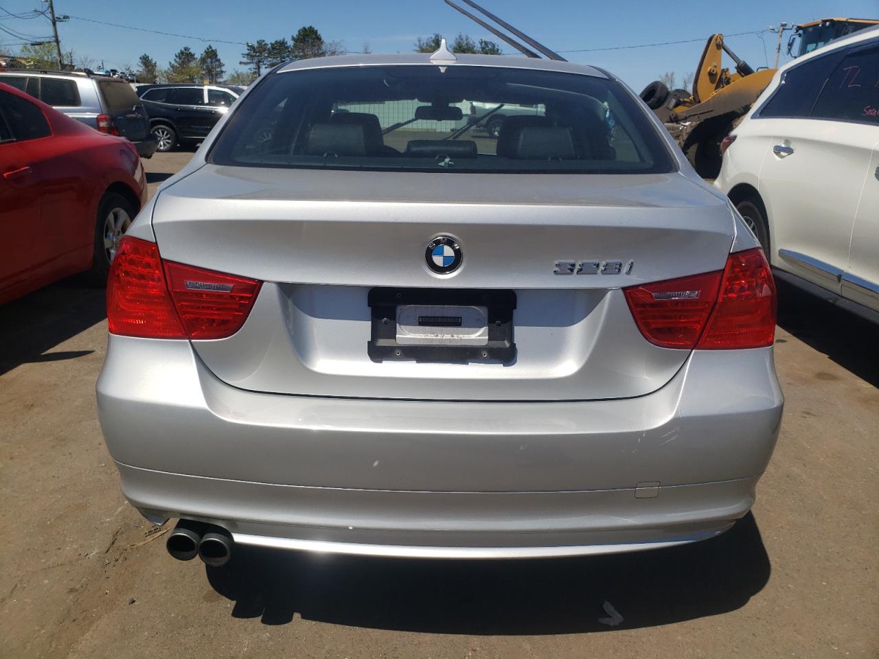 WBAPK7C52BA818946 2011 BMW 328 Xi