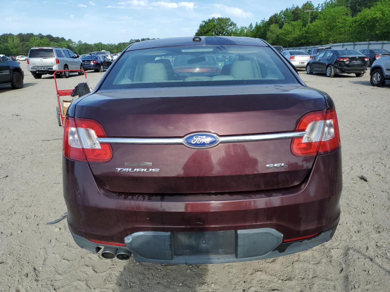 1FAHP2EW2BG169931 2011 Ford Taurus Sel