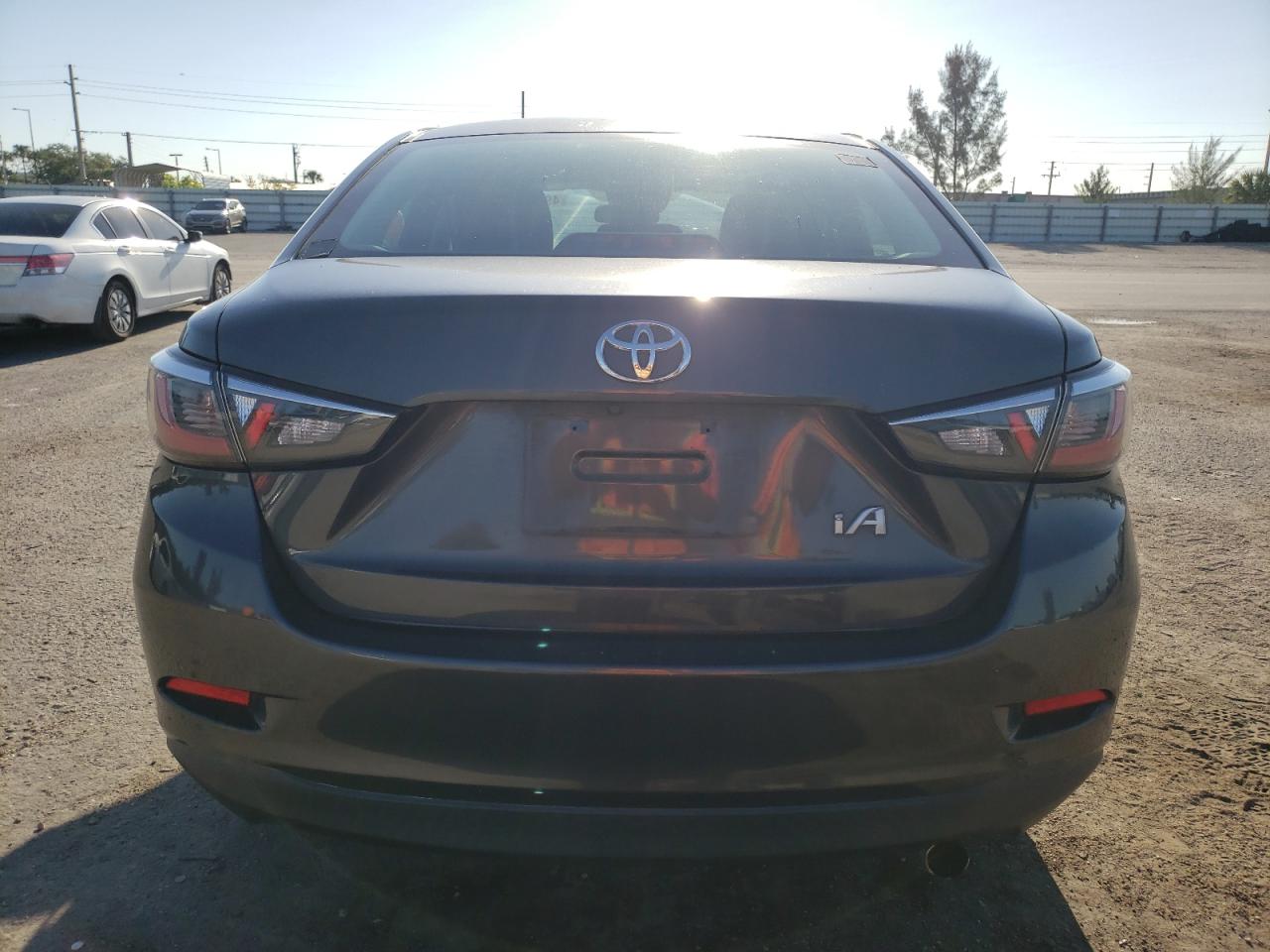 3MYDLBYV9HY171076 2017 Toyota Yaris Ia