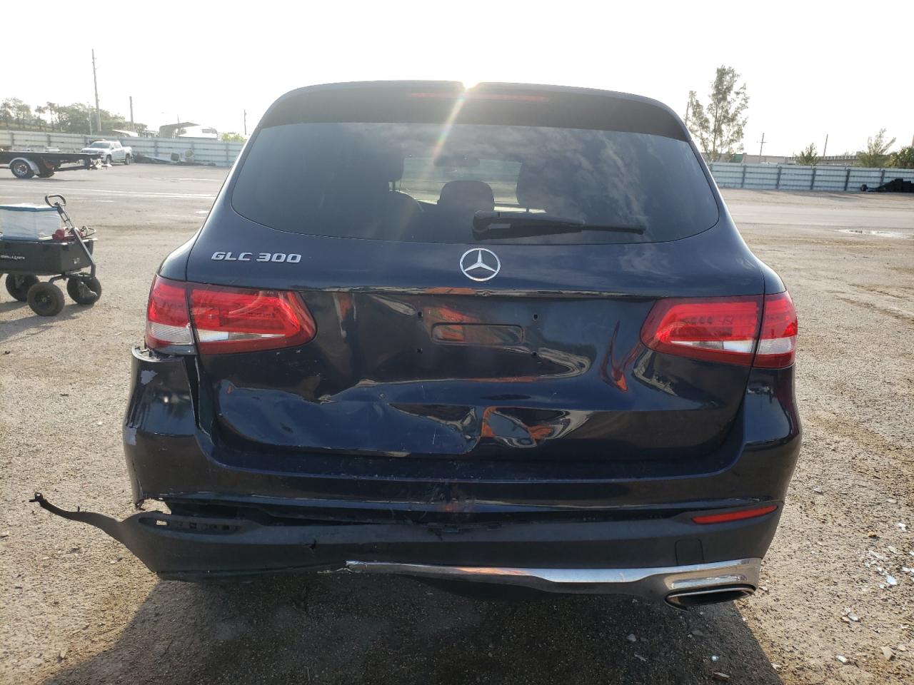 WDC0G4JB6HF153374 2017 Mercedes-Benz Glc 300