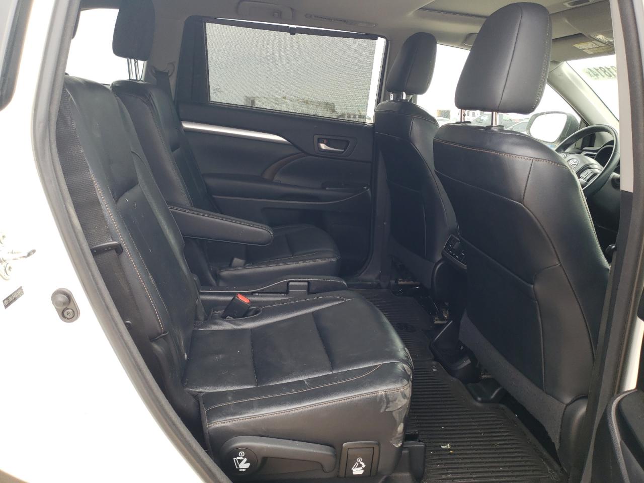 5TDKKRFH2ES008383 2014 Toyota Highlander Xle