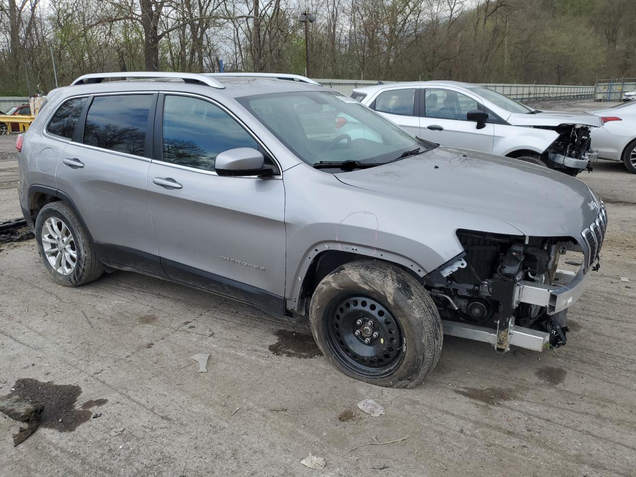1C4PJLCB6KD143802 2019 Jeep Cherokee Latitude