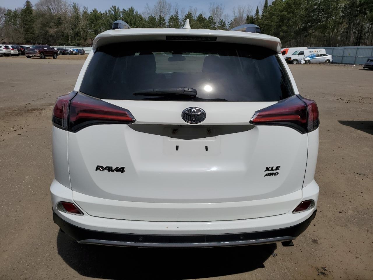 2T3RFREVXHW621946 2017 Toyota Rav4 Xle