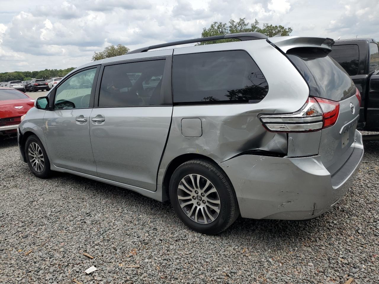 2019 Toyota Sienna Xle vin: 5TDYZ3DC6KS012670