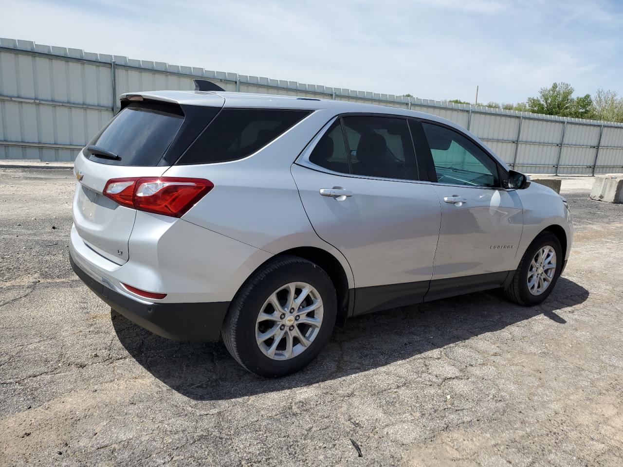 2GNAXJEV0J6222712 2018 Chevrolet Equinox Lt