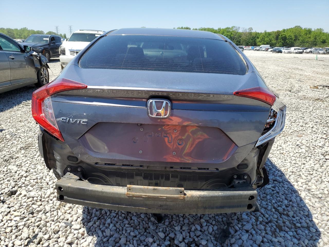 19XFC2F56JE021637 2018 Honda Civic Lx