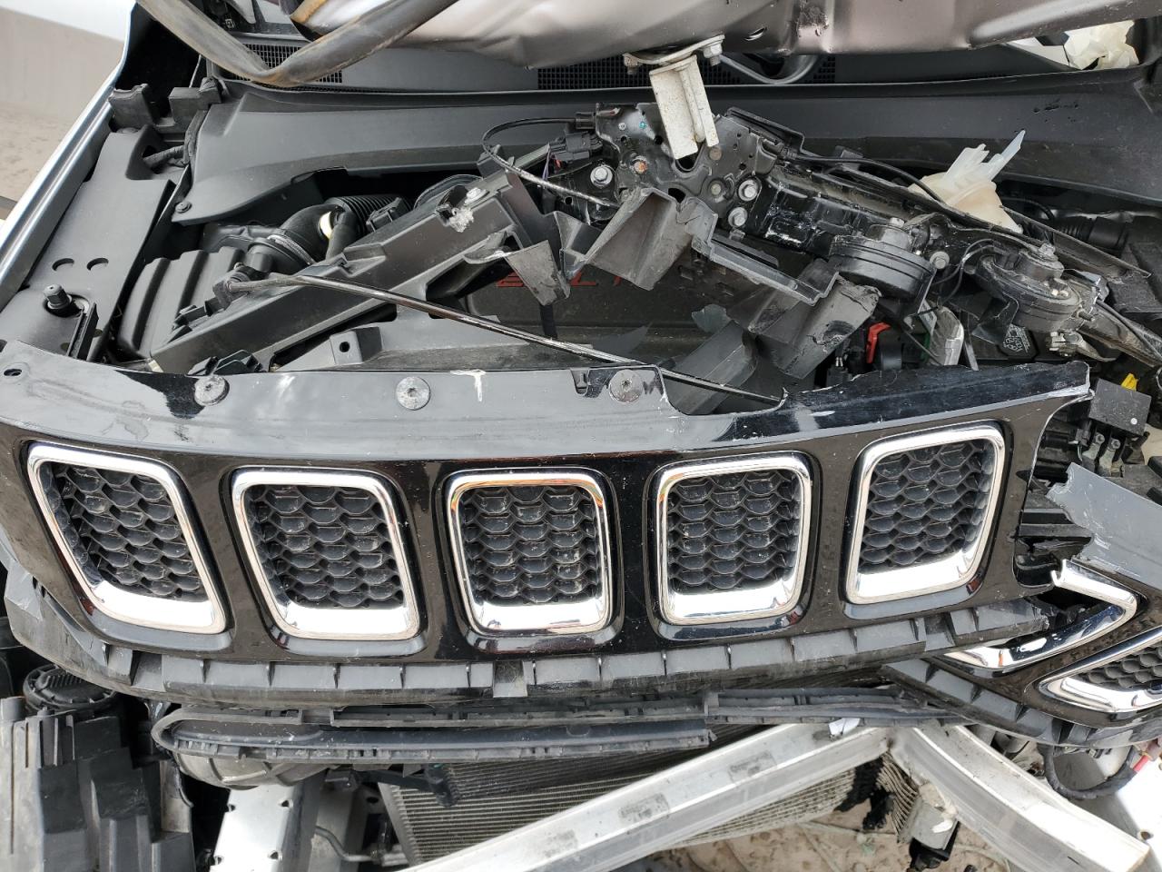 3C4NJDBB1KT786521 2019 Jeep Compass Latitude