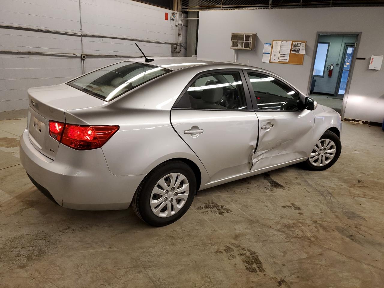 KNAFU4A24A5271084 2010 Kia Forte Ex