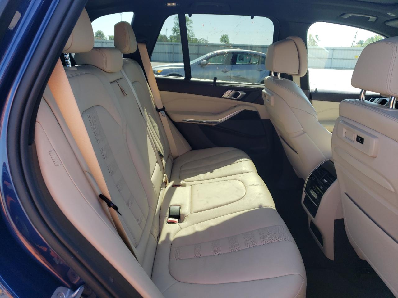 5UXJU2C57KLB15211 2019 BMW X5 xDrive50I