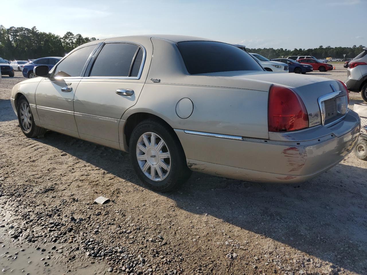 2LNBL8CV1AX752147 2010 Lincoln Town Car Signature Limited