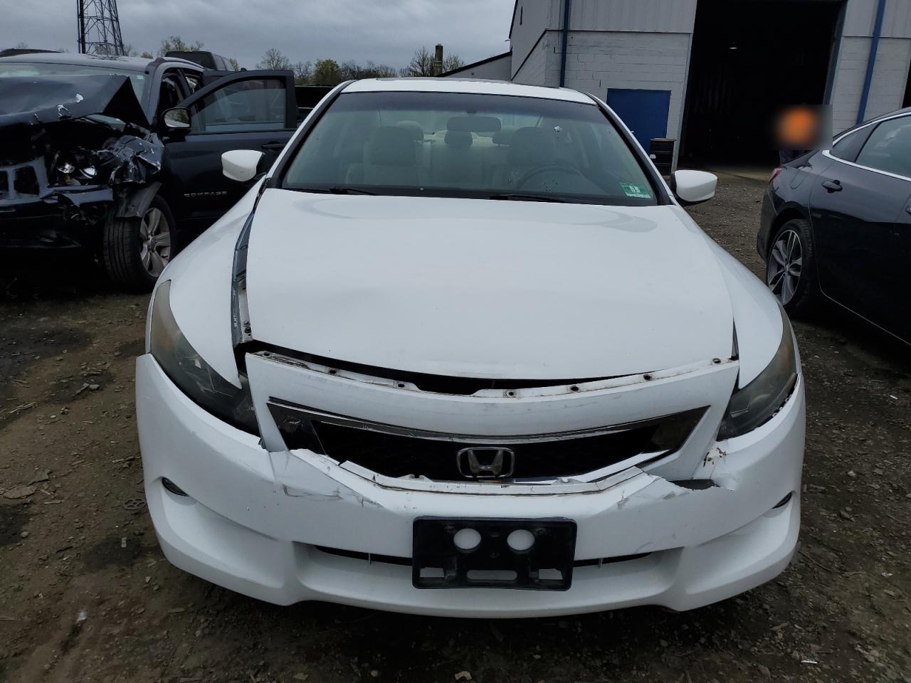 1HGCS2B81AA004724 2010 Honda Accord Exl