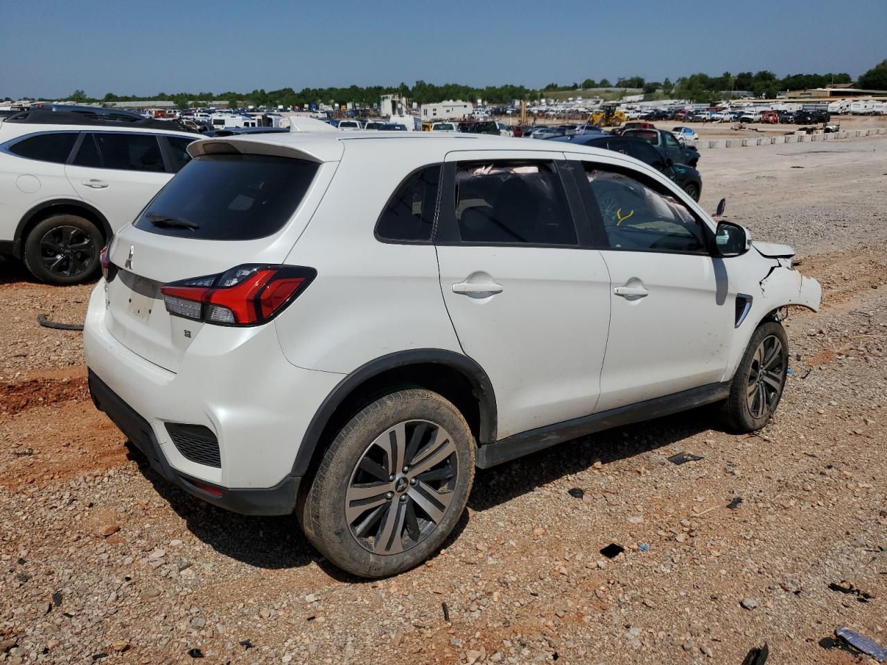 MITSUBISHI OUTLANDER SE