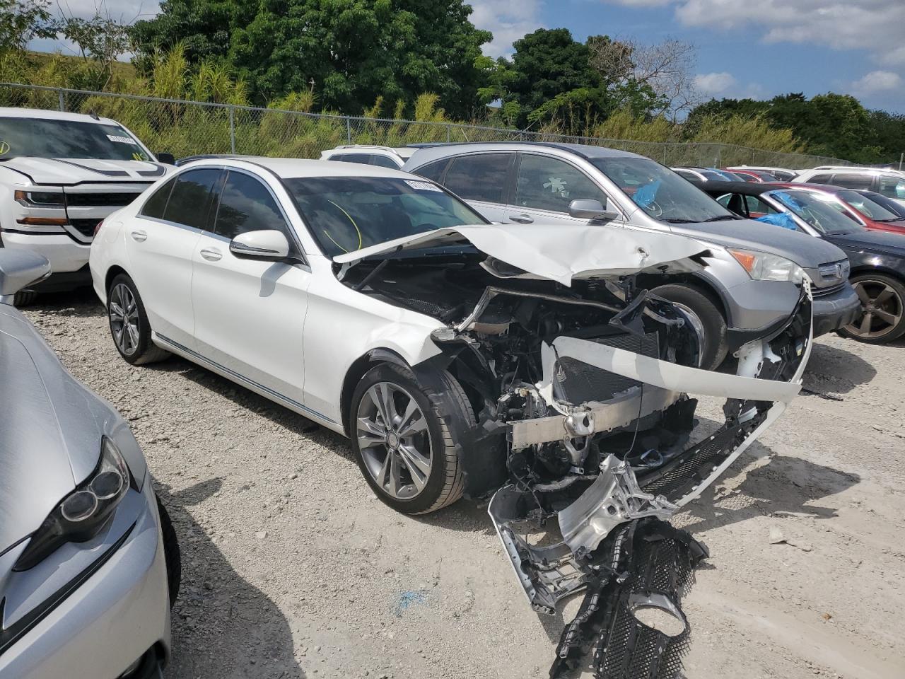 55SWF4JB0GU157974 2016 Mercedes-Benz C 300