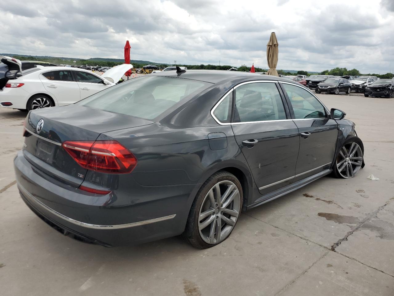 1VWDT7A34HC007129 2017 Volkswagen Passat R-Line