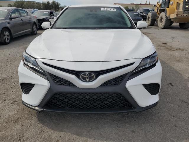  TOYOTA CAMRY 2018 Белый