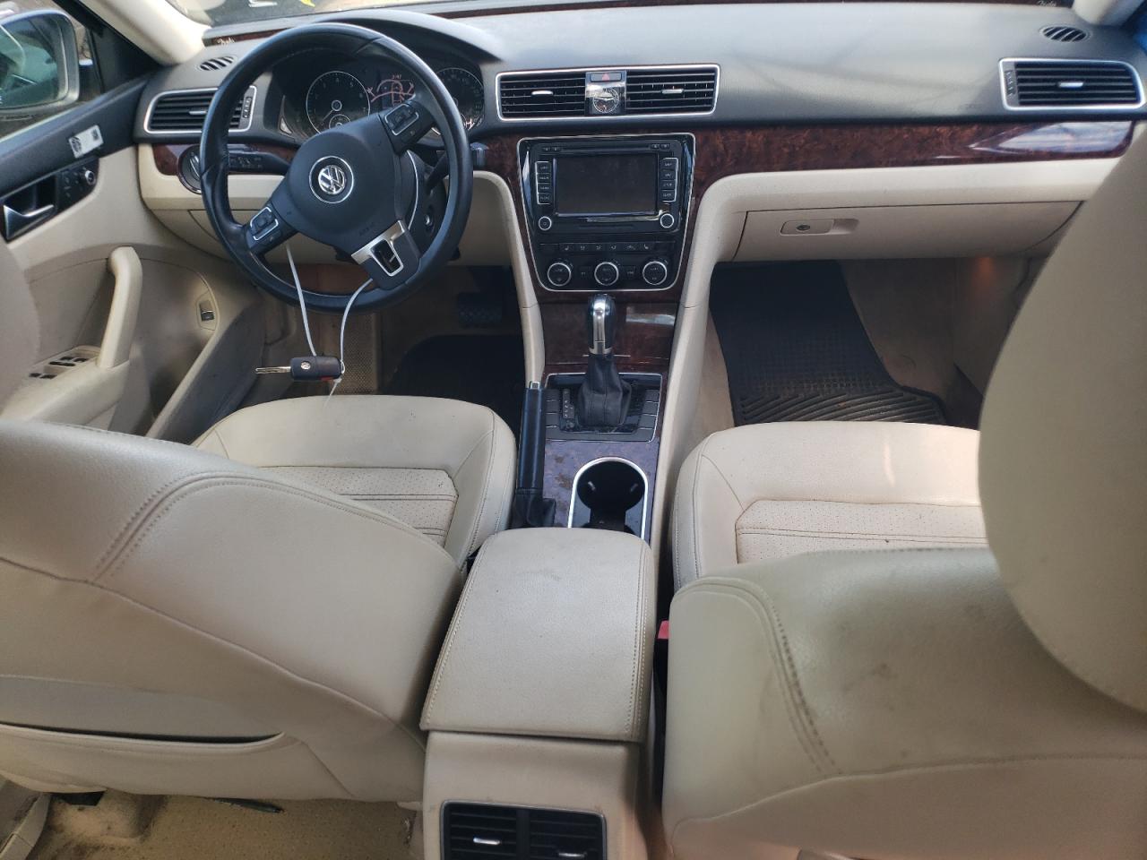 1VWCH7A35DC054788 2013 Volkswagen Passat Sel
