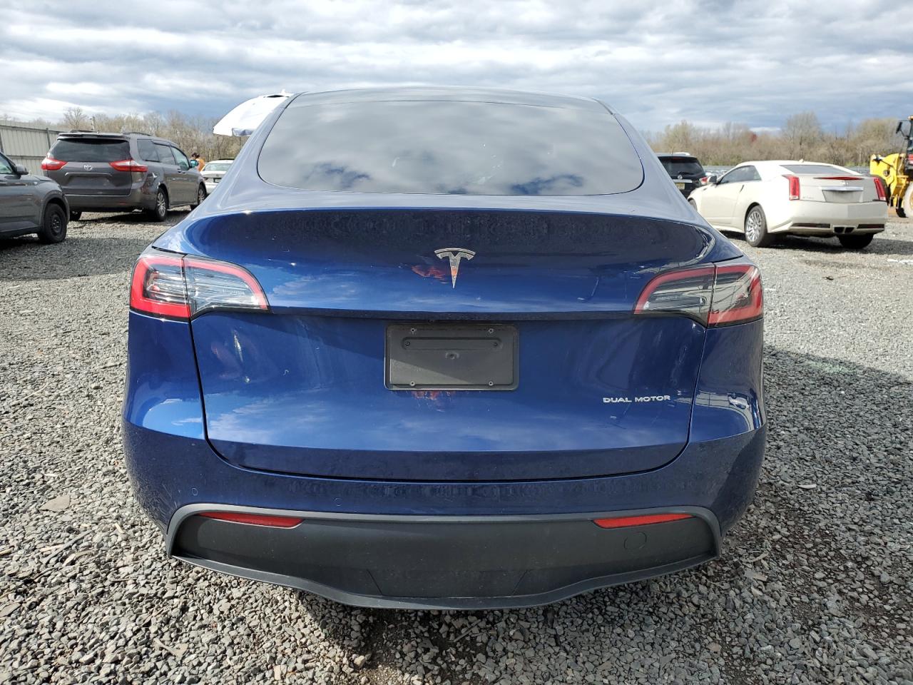 5YJYGDEE4MF063698 2021 Tesla Model Y