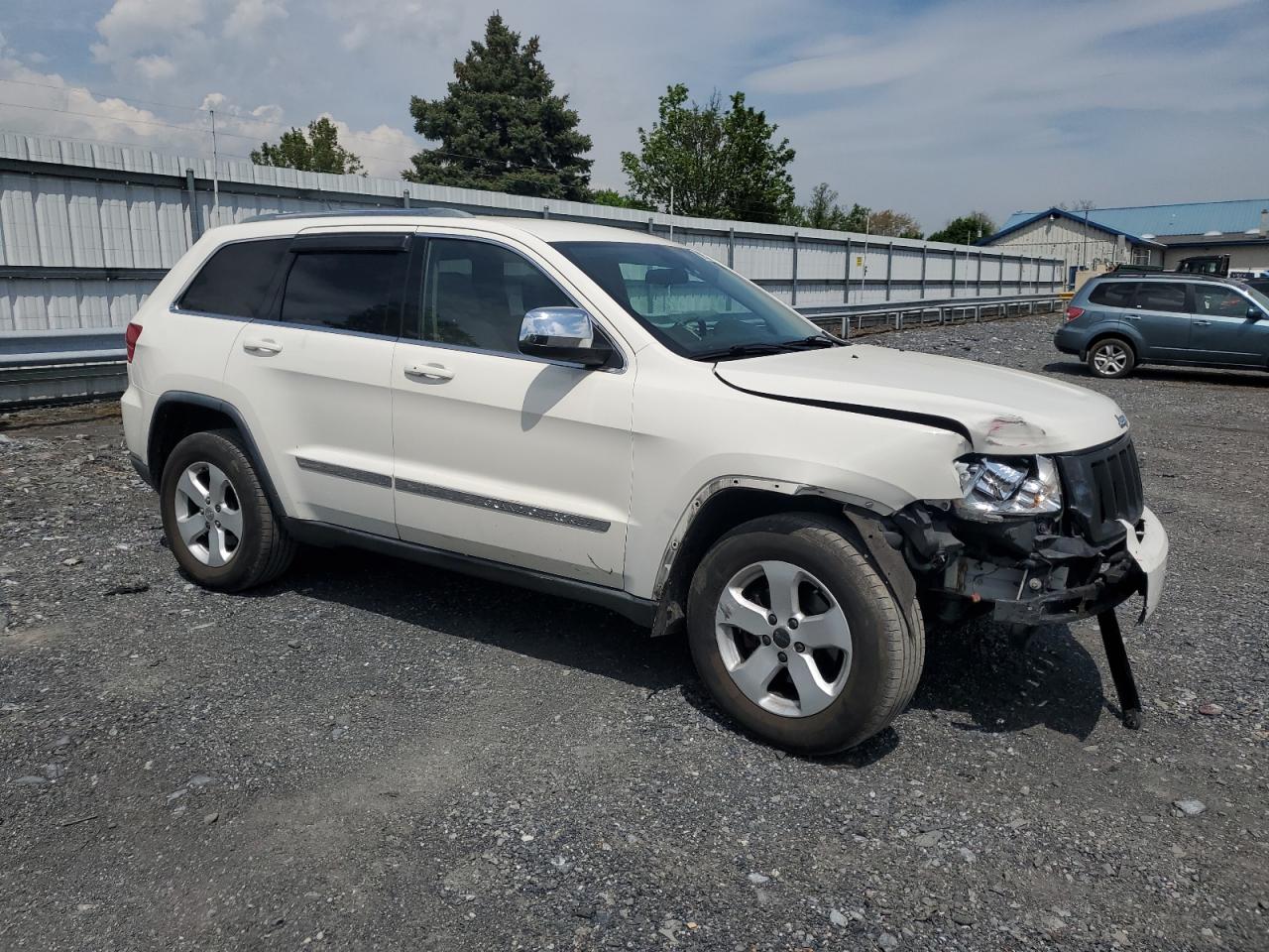 1J4RR4GG3BC678101 2011 Jeep Grand Cherokee Laredo