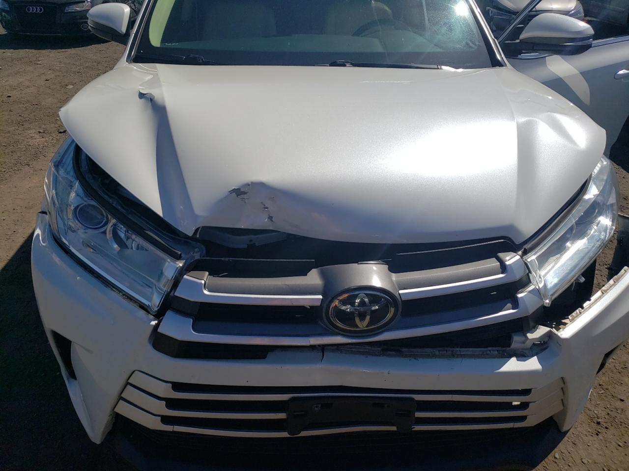 5TDJZRFHXJS524833 2018 Toyota Highlander Se