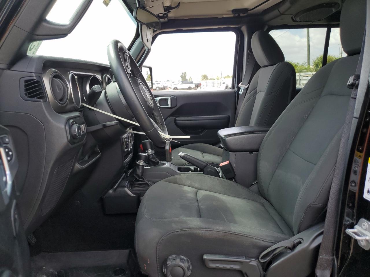 1C4HJXDG9JW227797 2018 Jeep Wrangler Unlimited Sport