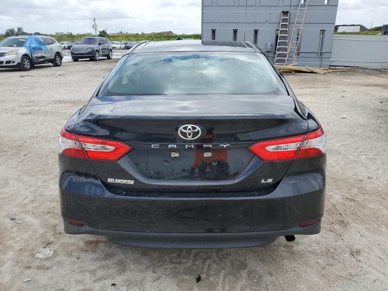 4T1B11HK2JU605435 2018 Toyota Camry L