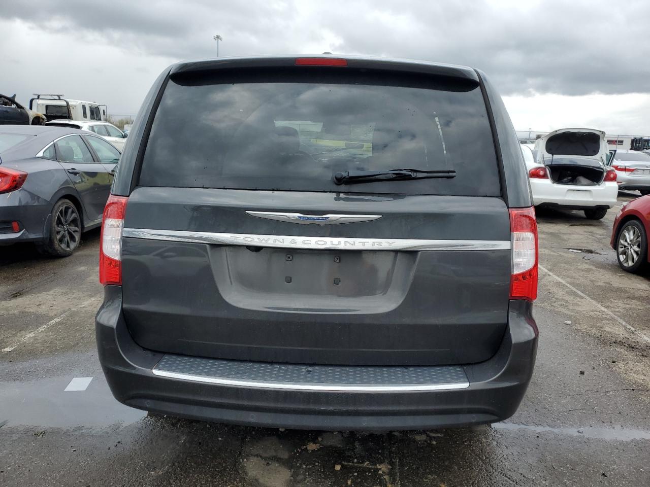 2A4RR8DG0BR651179 2011 Chrysler Town & Country Touring L