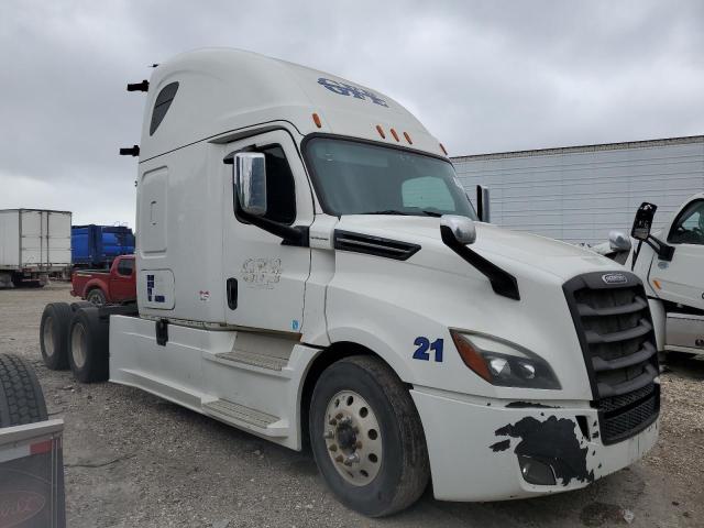 Lot #2452860392 2018 FREIGHTLINER CASCADIA 1 salvage car