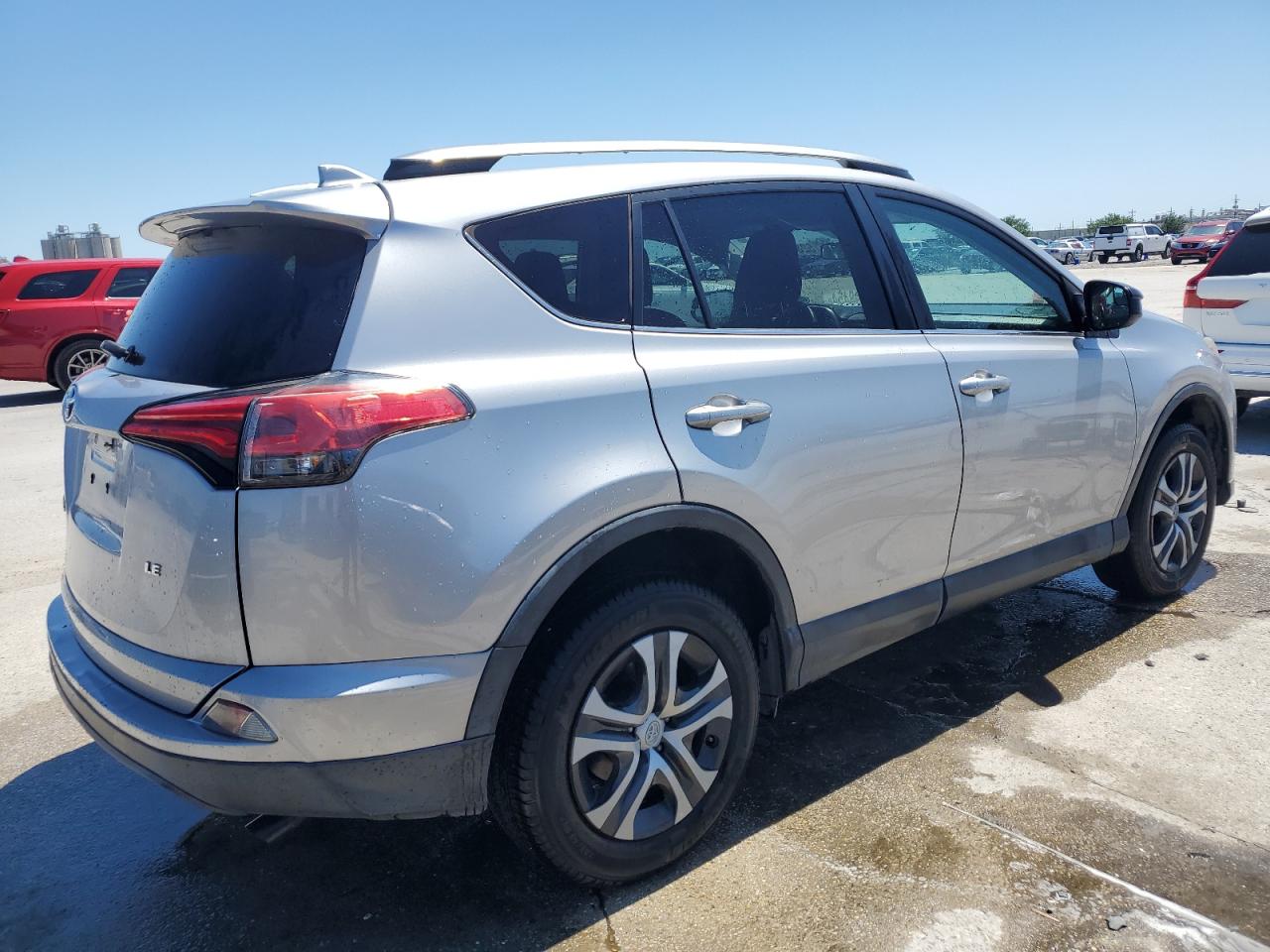 2T3ZFREVXHW343422 2017 Toyota Rav4 Le